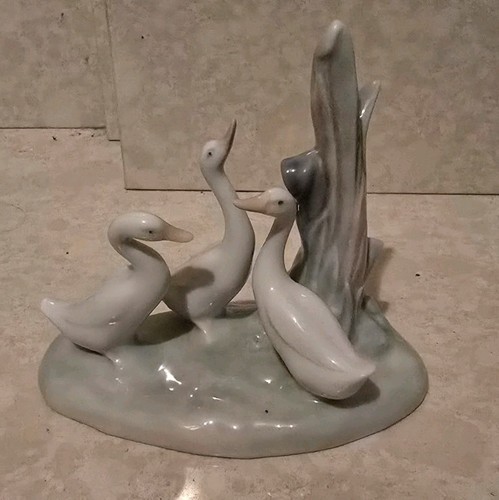 Nao lladro three - by, ducks