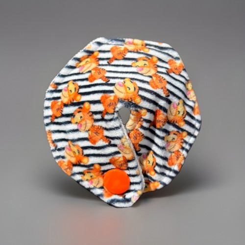 Tigger tube cover - g, feeding
