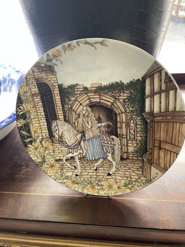 Wedgwood bone china lady - china,