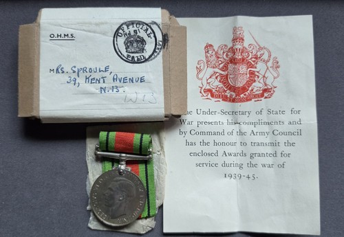 Ww2 defence medal original - &,