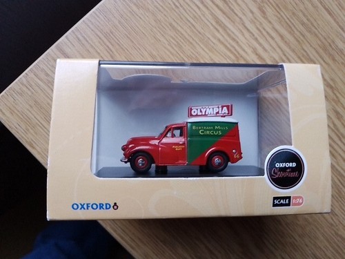 Oxford diecast morris - oxford,