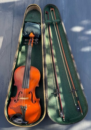 Antique violin labelled - antique, 3/4