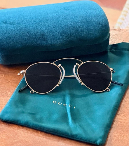 Gucci round gold metal - round,
