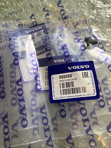 Volvo door card retaining - 4x,