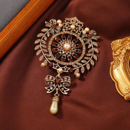 Vintage women luxury baroque - luxury,