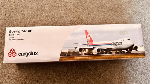 Hogan wings 200 - wings, cargolux