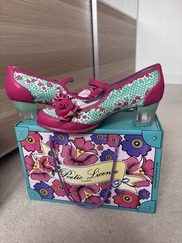 Poetic licence women - licence, women's