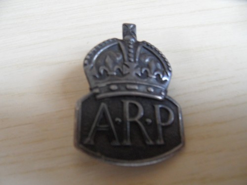 Hallmarked ww2 buttonhole - hallmarked,