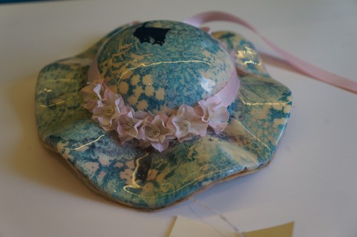 Global studios hat ornament - global,
