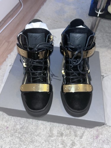 Black and gold men - and, 7