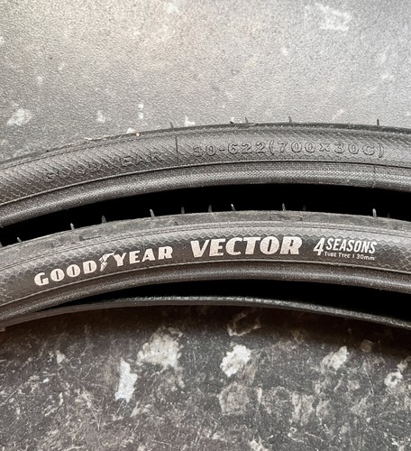 Pair goodyear vector 4 - of,