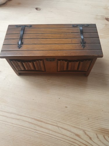 Wooden cigarette musical box - wooden,