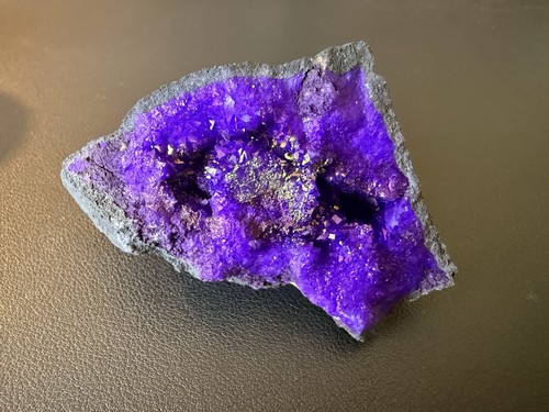 Purple crystal geode dyed - /,