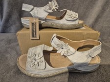 cushion walk sandals size 6