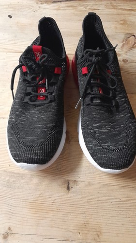 Crosshatch lace running - up,