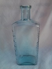 Dr D M Gill surgeon medicine bottle with 'one' and 'two' tablespoon c1890-1920