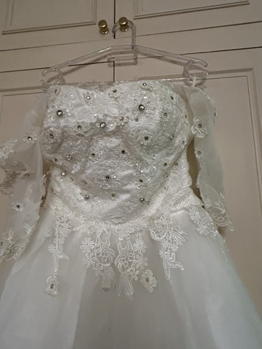 Stunning white lace line - stunning, a-line