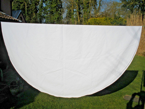 Table cloth round white - cloth.,