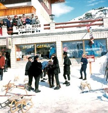 Help! Unsigned 8" x 8" photo -