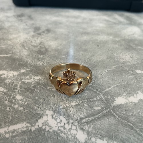 9ct gold claddagh ring 375 - gold,