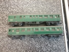 OO GAUGE 2 HORNBY TRIANG GREEN REPAINTED COACHES GC