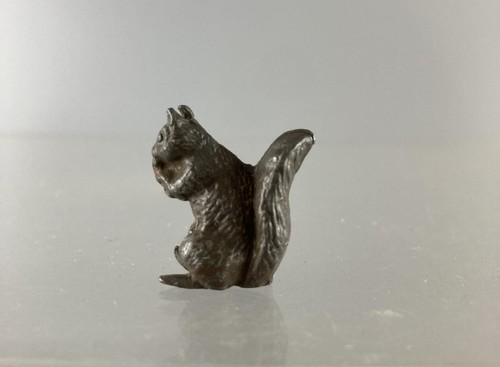 Lead squirrel johillco - lead,