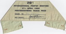 1968 SILVERSTONE BRDC TROPHY F1 RACE ORIGINAL PHOTOGRAPHER ARMBAND PASS HULME