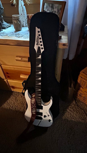 Ibanez white solid body - ibanez,