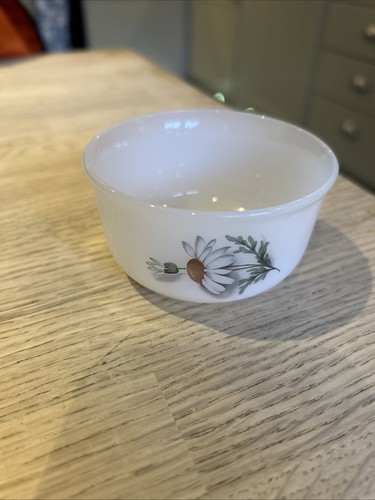 Arcopal milk glass - arcopal, daisy