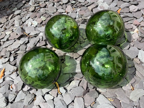 Four decorative glass - , orbs