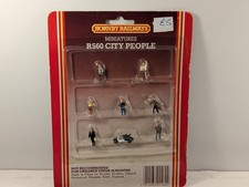 Hornby R560 City People Figures
