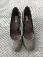 BN UNTOLD SILVER SPARKLY COURT SHOES MED HEEL SZ 5