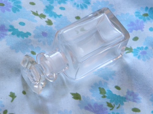 Small perfume fragrance bottle - small,
