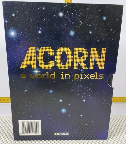 Acorn world pixels - acorn, in