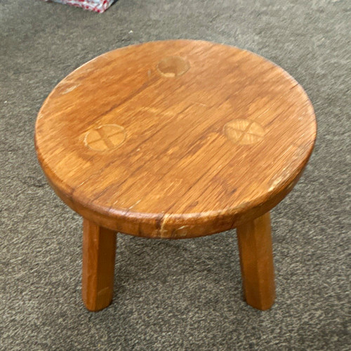 Round leg wooden milking - round, 3-leg