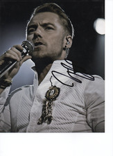 genuine autographed picture of Ronan Keating   with certificate