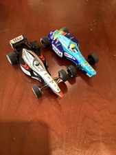 2 SCALEXTRIC   F1  CARS-