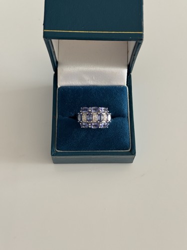 Stunning 9ct white - stunning, gold