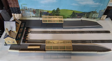 Joblot Hornby OO Terminus station with Canopy Booking Hall, fencing & platforms.