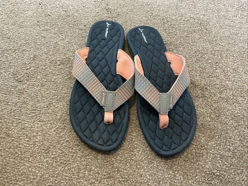 Ladies toe posts - toe, posts.