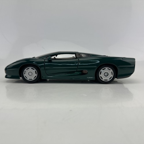 Maisto jaguar xj220 scale - xj220, 1:18