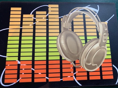 Gold headphones flashing t - ,