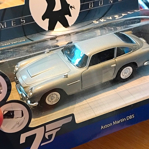 Corgi skyfall 007 aston - skyfall,