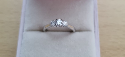 9ct white gold diamond trilogy - white,