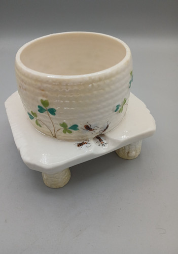 Belleek antique bee - , pot