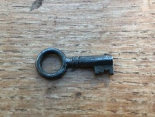 small victorian hoop steel key - jewel box ? ref 26