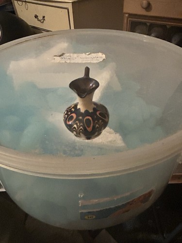 Unmarked pottery small - unmarked,