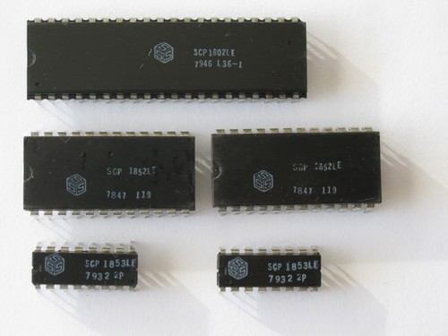 1802 microprocessor chip - 1802, set