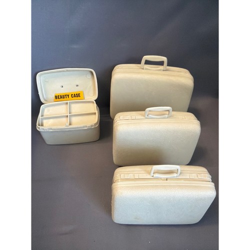 Vintage barbie luggage set - barbie,