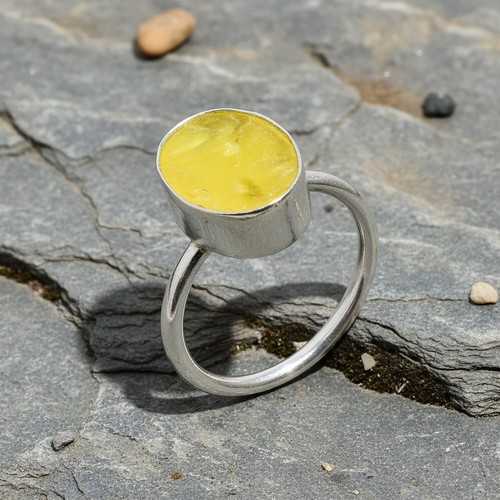 Natural yellow sapphire - yellow, oval